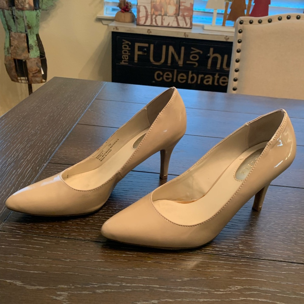Nichols Dark Sand Pumps size 7 - Picture 3 of 5